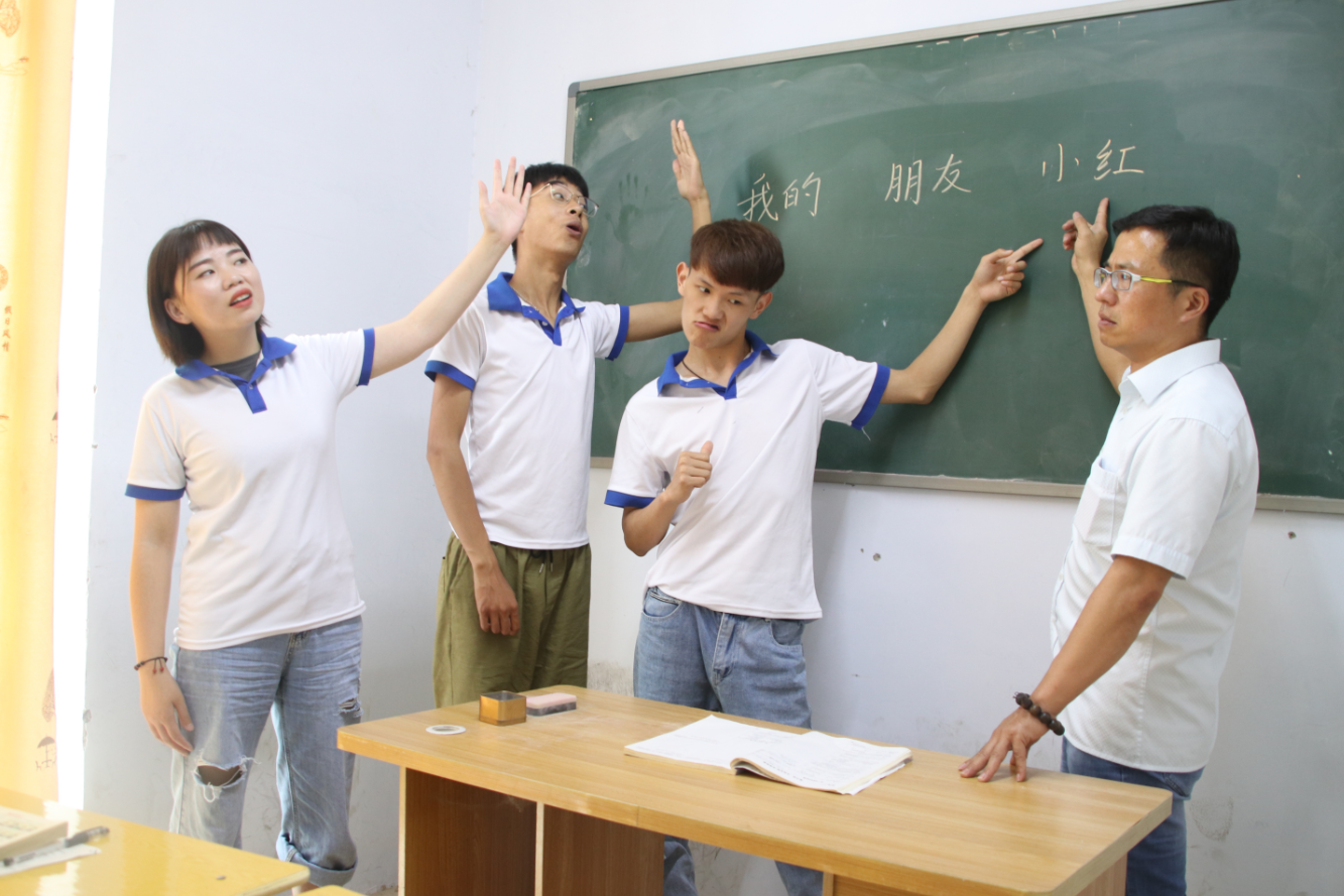 漂亮的妈妈中字开头9个字老师与学生朋友之间的纽带-第2张图片