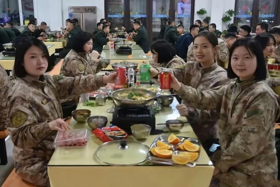 去部队探亲一晚上几次探亲之旅，一次难忘的军营体验-第2张图片
