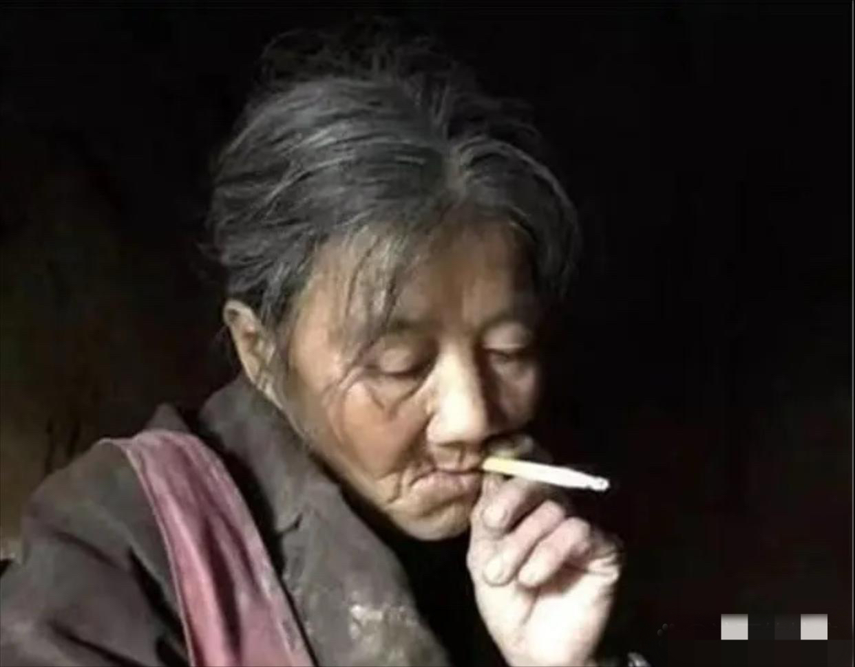 浓毛bgmbgmbgm老太太1浓毛老太太的神秘故事