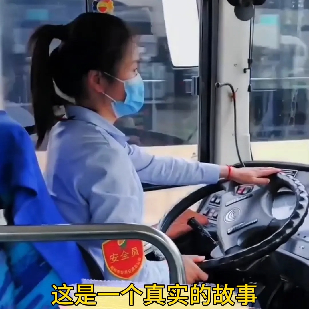 在公交车上强进我体内的内容公交车上的意外遭遇-第3张图片