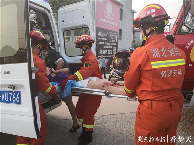 在公交车上强进我体内的内容公交车上的意外遭遇-第2张图片