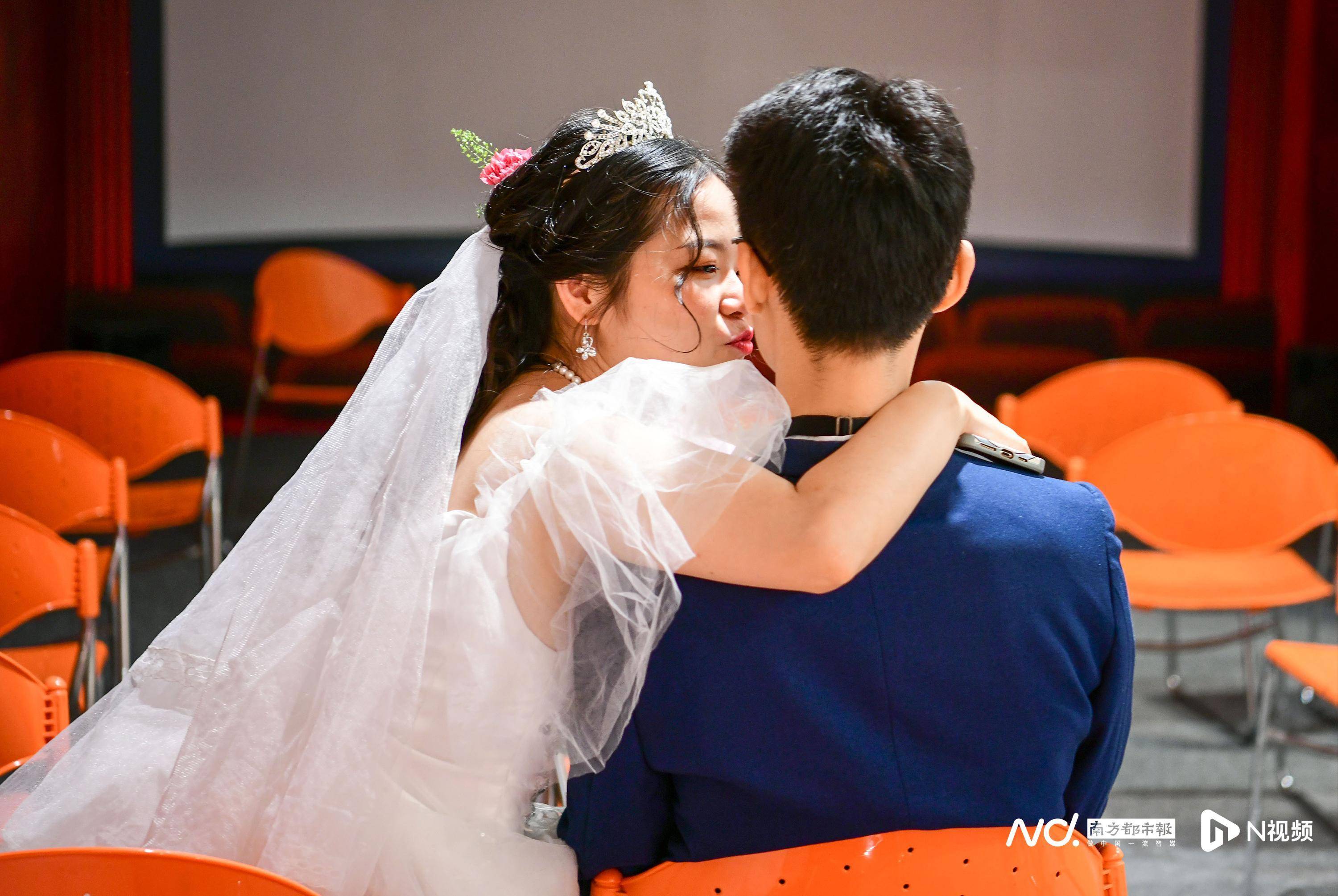 白洁少妇肉欲大战白洁少妇的肉欲之战-第1张图片