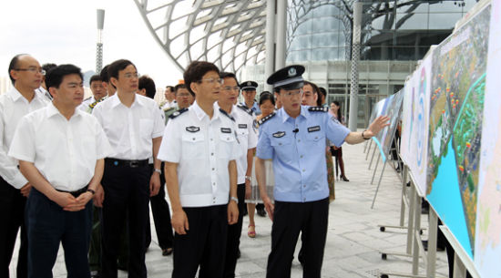 组织部长与公安局长铁红——权力交织下的故事-第1张图片